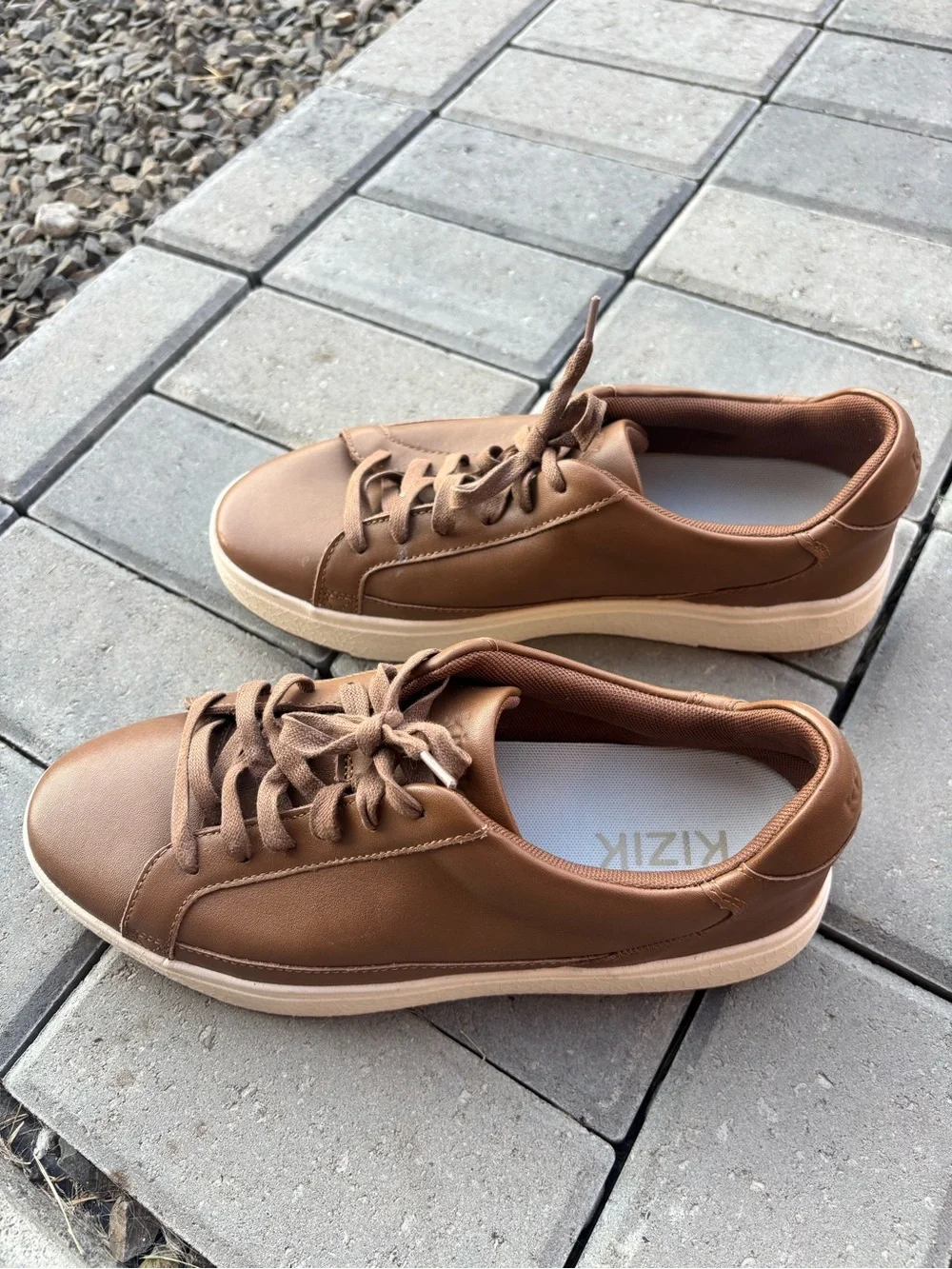 Kizik Vegas Chestnut Leather Sneakers Men's 9.5 Wide / Women's 11 Wide EE